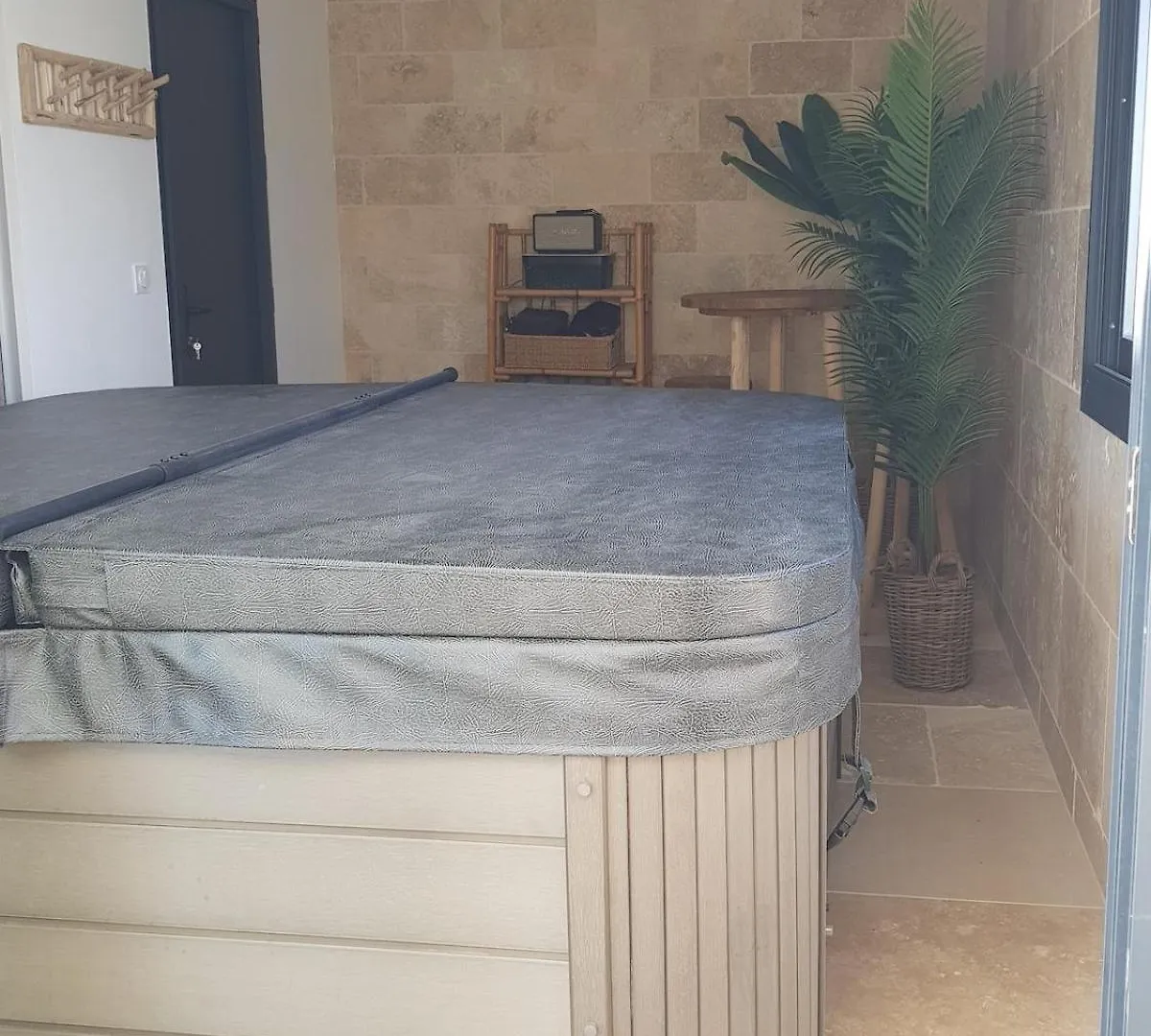 Pine And House Direction With Private Jacuzzi - Villa Istres