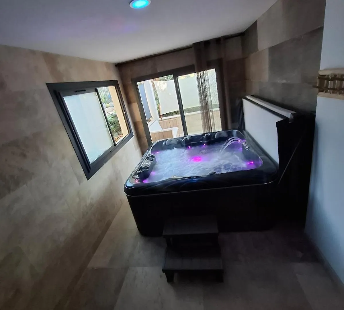 Pine And House Direction With Private Jacuzzi - Villa Istres 0*,